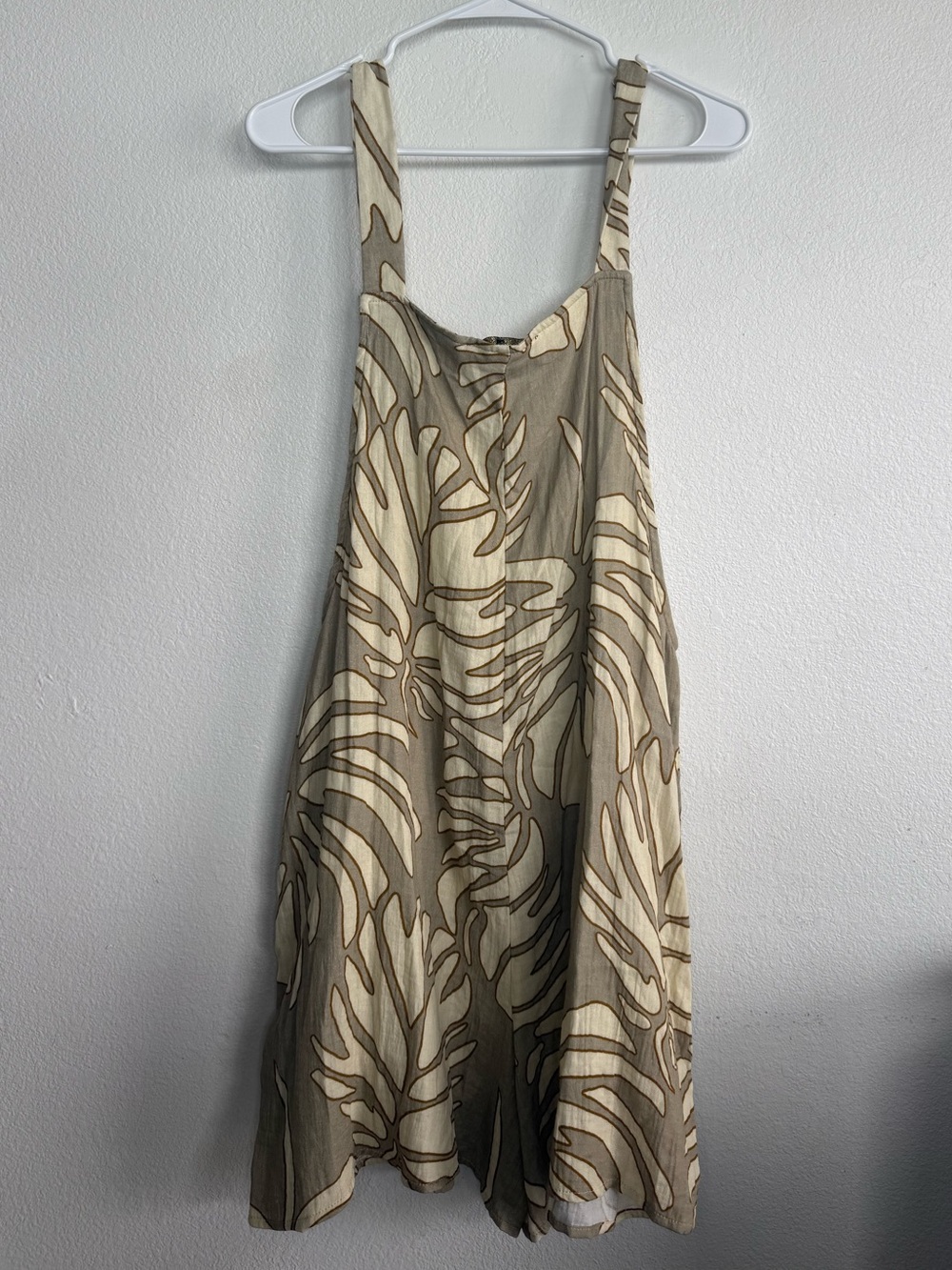 Lightweight Beige Floral Linen Romper with Pocket Detail - Picture 2 of 2